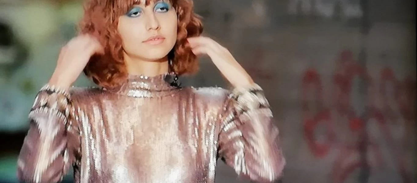 «Είσαι μεθυσμένη;»: Σε απελπιστική κατάσταση η Ελευθερία πριν τη φωτογράφιση τρώει την τούμπα της χρονιάς (βίντεο)